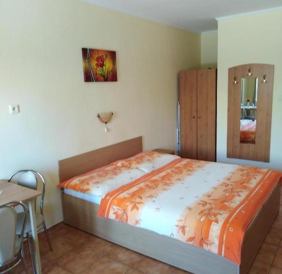 스탠다드 스튜디오 (테라스구비), Privát Sulamit