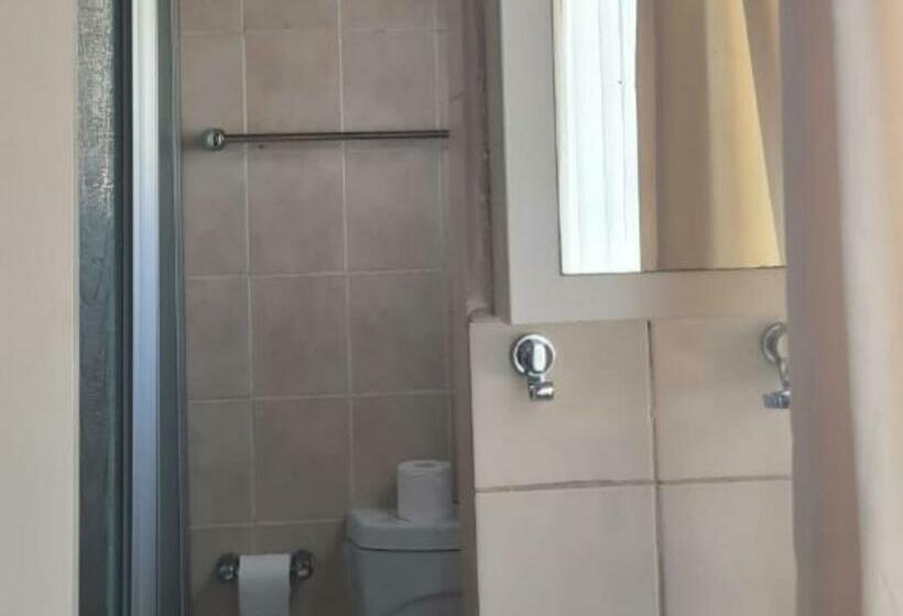 Номер Deluxe, Groenewald S Haven