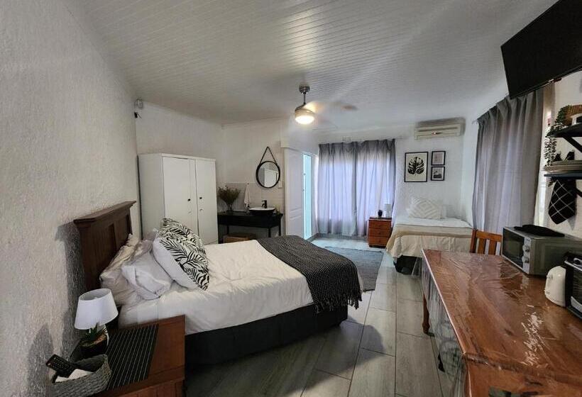 Номер Deluxe, Groenewald S Haven