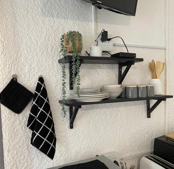 Номер Deluxe, Groenewald S Haven