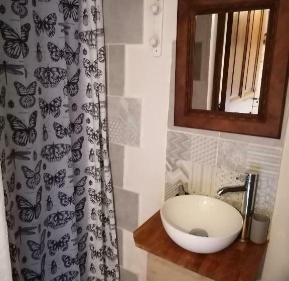 غرفة قياسية مزوَّدة بتراس, La Fée Viviane Et Michel L Enchanteur