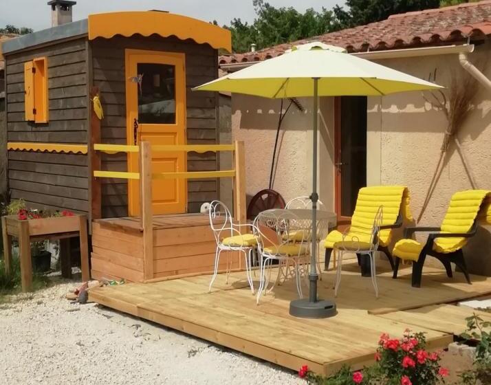 غرفة قياسية مزوَّدة بتراس, La Fée Viviane Et Michel L Enchanteur