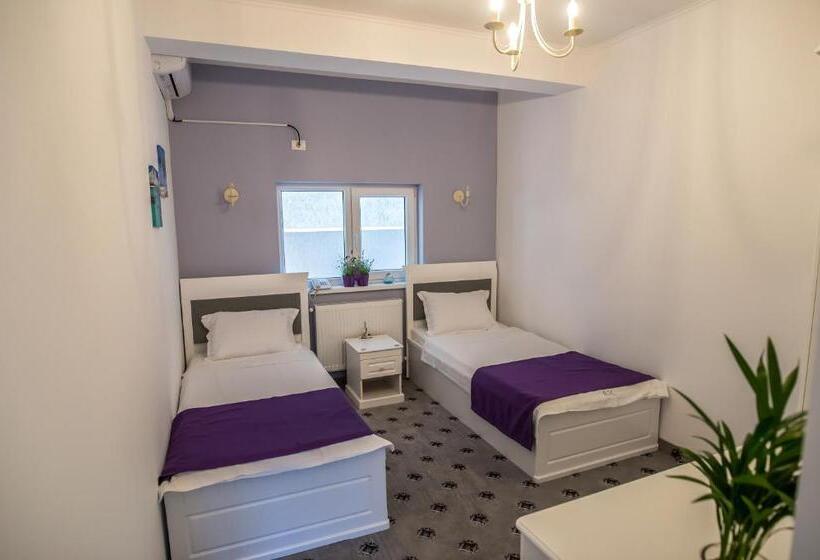 Standard Værelse, Tadora