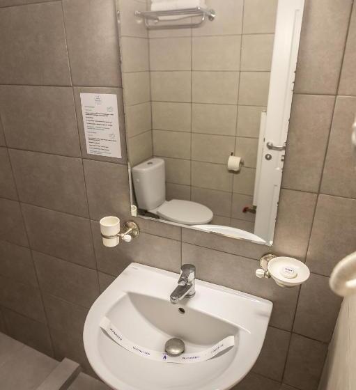 Executive Suite, Tadora