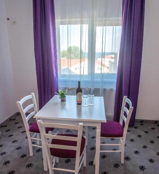 Executive Suite, Tadora