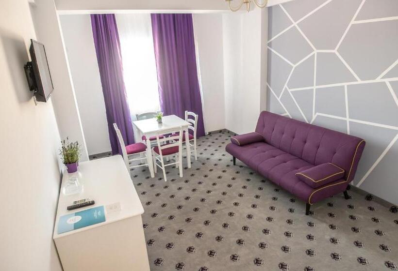 Executive Suite, Tadora