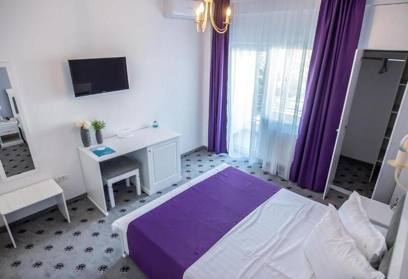 Standard Værelse, Tadora