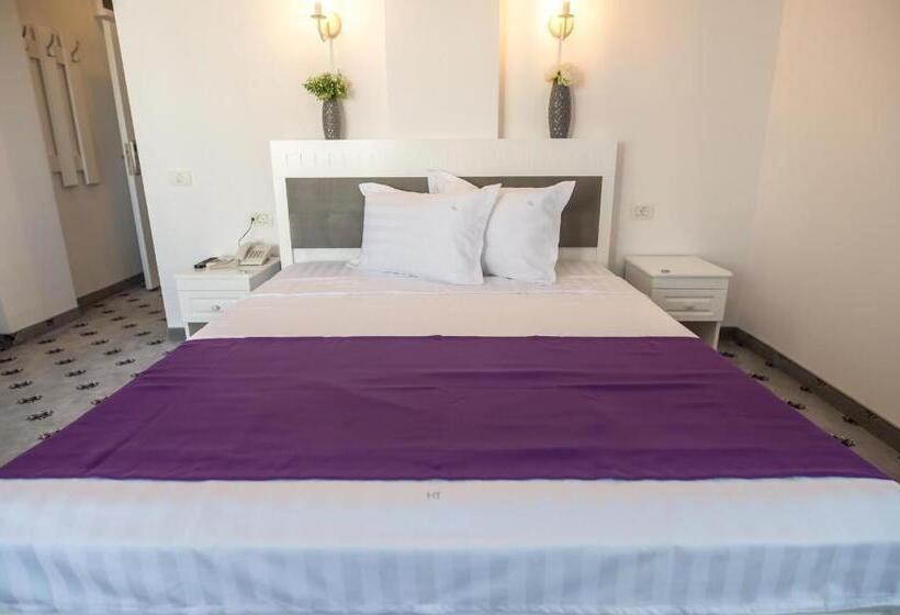 Superior Værelse, Tadora