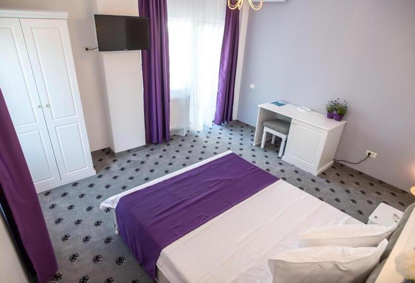 Superior Værelse, Tadora