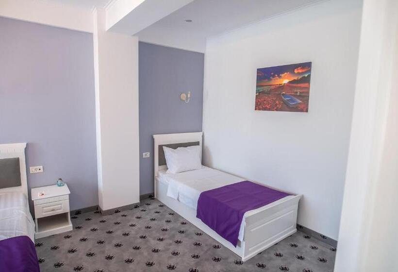 Executive Suite, Tadora