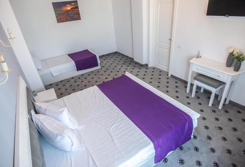 Executive Suite, Tadora