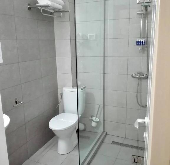 Executive Suite, Tadora