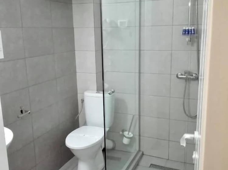 Executive Suite, Tadora