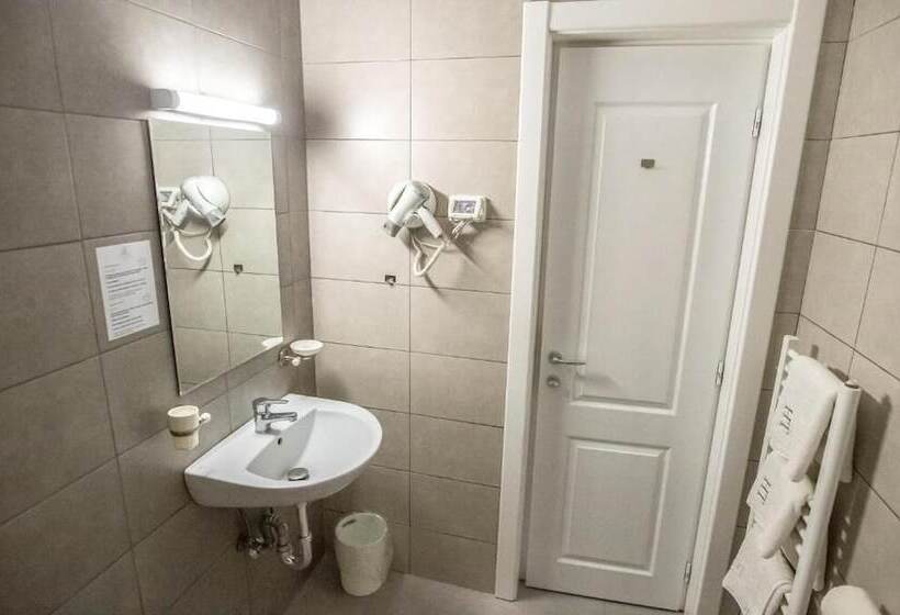 Executive Suite, Tadora