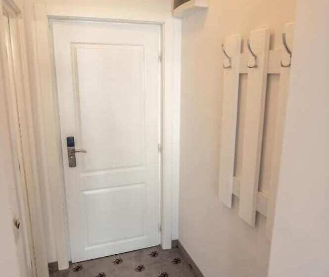 Standard Værelse, Tadora