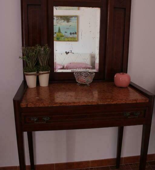 חדר דלוקס, Odeon Rooms