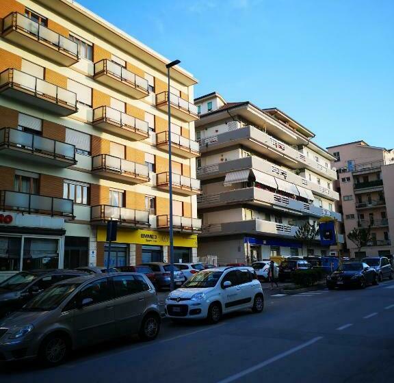 חדר דלוקס, Odeon Rooms