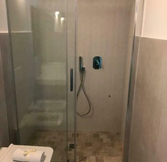 Habitació Deluxe, Perdass
