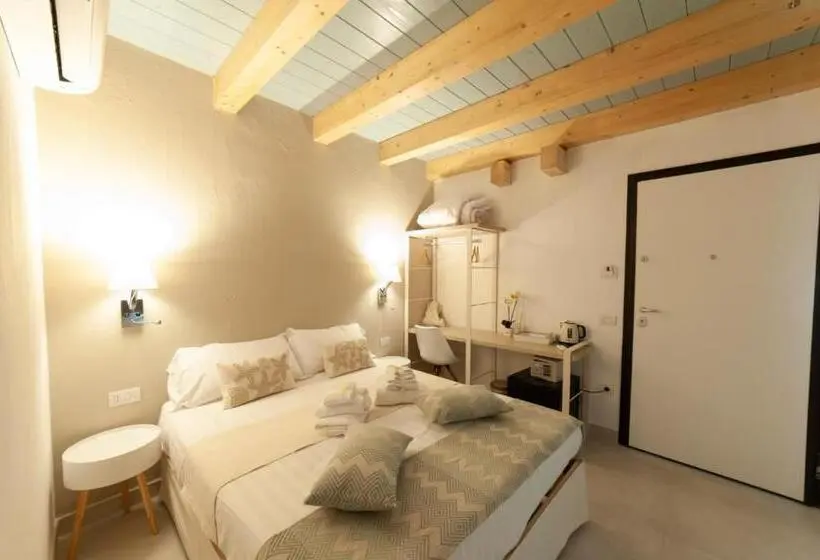 Habitació Deluxe, Perdass