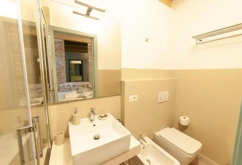 Habitació Estàndard, Perdass