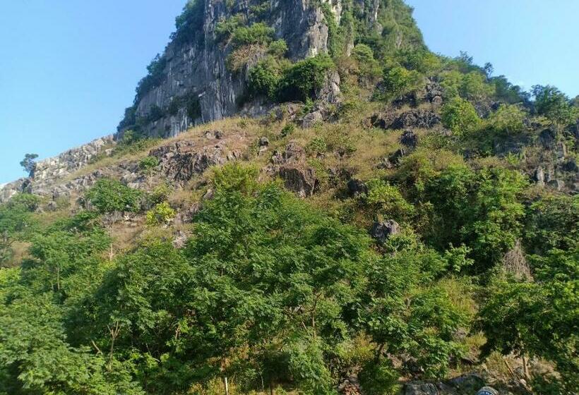 اتاق خانوادگی با چشم‌انداز کوه, Starlet Hotel Phong Nha