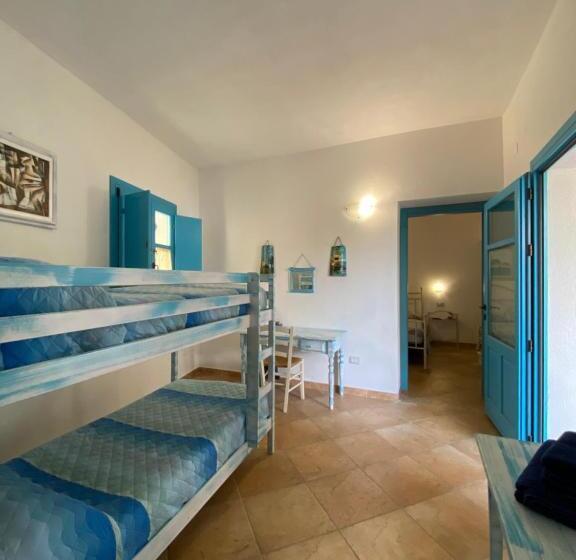 חדר סטנדרט לשלושה, Centu Concas