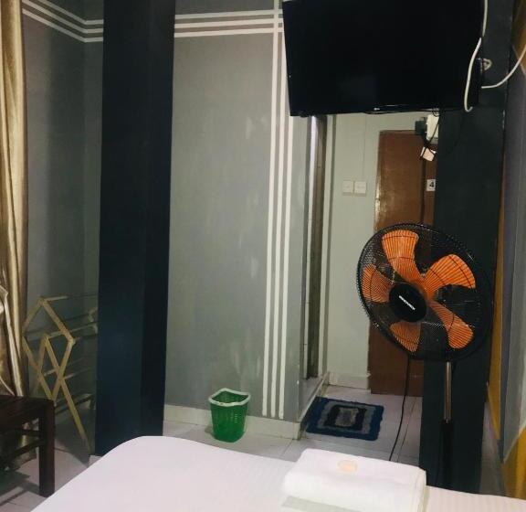 エコノミールーム, Alina Budget