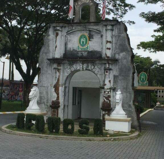 Family Room, D Savoy @ Famosa By Mr