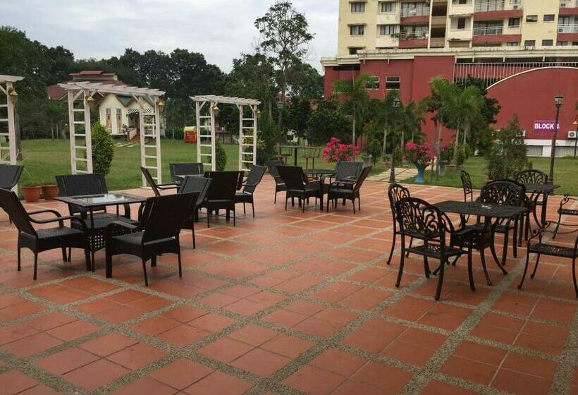 Family Room, D Savoy @ Famosa By Mr