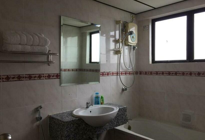 Family Room, D Savoy @ Famosa By Mr