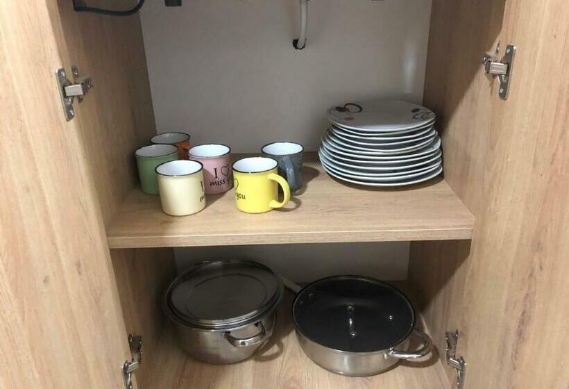 اتاق اکونومی, Guesthouse Batu