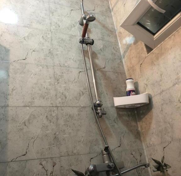 اتاق اکونومی, Guesthouse Batu
