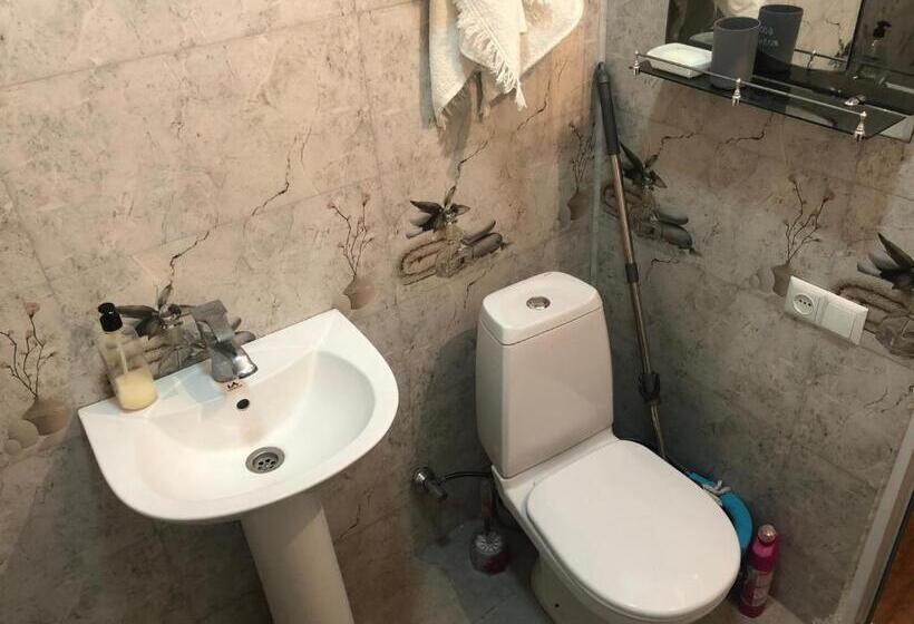 اتاق اکونومی, Guesthouse Batu