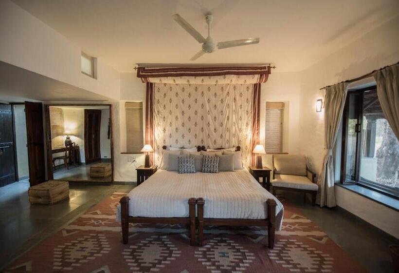 小室, Forsyth Lodge
