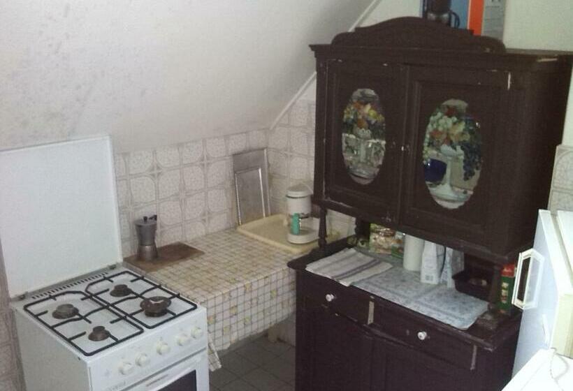 经济四人间 - 带共用浴室, Hutter Vendégház