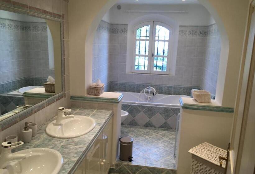 バルコニー付きスタンダードルーム, Le Champmazet