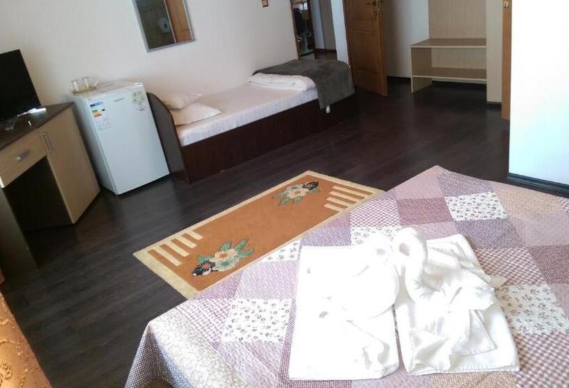 バルコニー付きスタンダードトリプルルーム, Pensiunea Casa Beatrice Bran