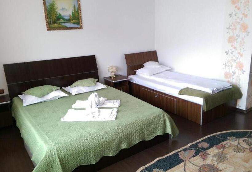 バルコニー付きスタンダードトリプルルーム, Pensiunea Casa Beatrice Bran