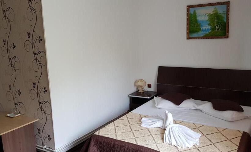 バルコニー付きスタンダードトリプルルーム, Pensiunea Casa Beatrice Bran