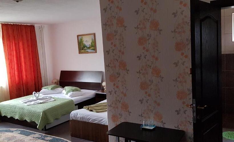 バルコニー付きスタンダードトリプルルーム, Pensiunea Casa Beatrice Bran