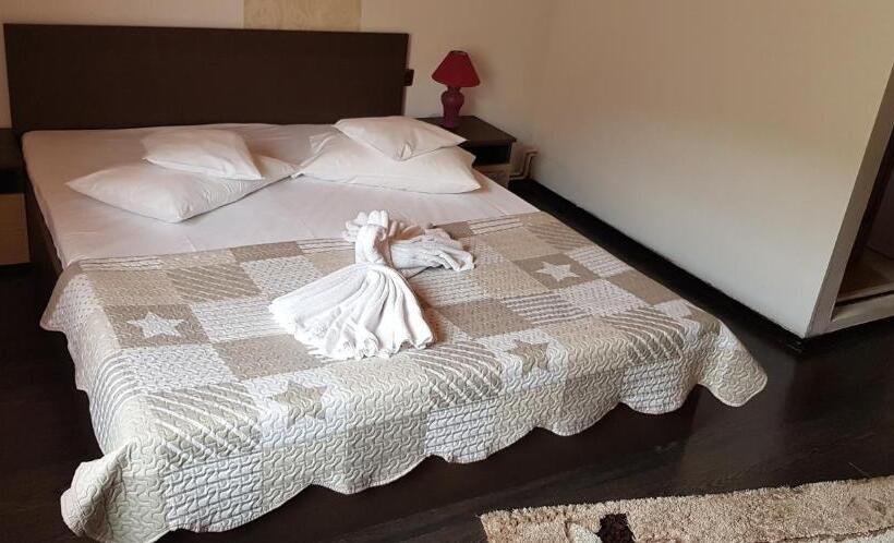 バルコニー付きスタンダードトリプルルーム, Pensiunea Casa Beatrice Bran