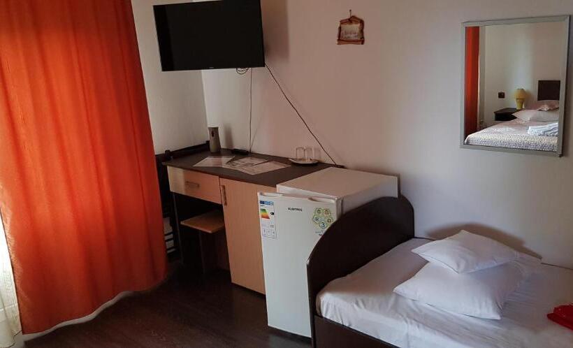 バルコニー付きスタンダードトリプルルーム, Pensiunea Casa Beatrice Bran