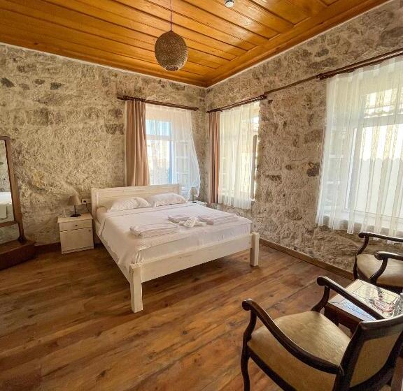 四人豪华间, Alacati Cadde Otel