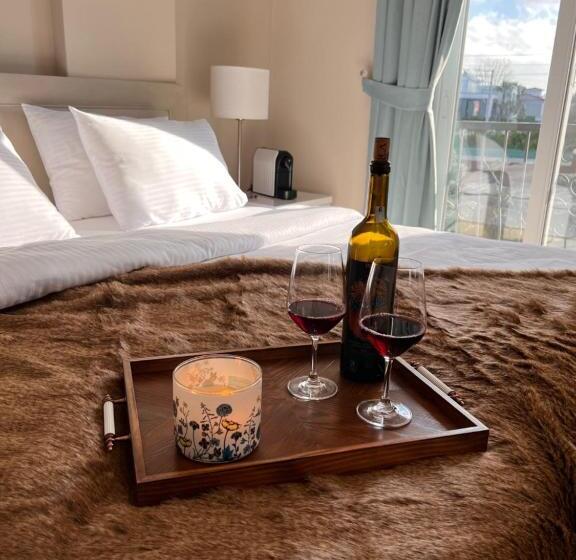 غرفة عائلية مطلّة علي الجبل, B. Equine Range