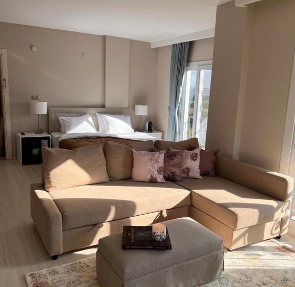 غرفة عائلية مطلّة علي الجبل, B. Equine Range