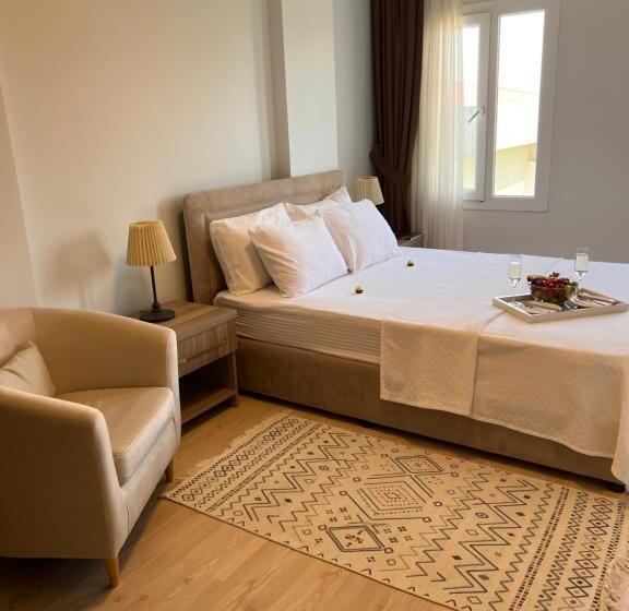 غرفة ديلوكس مطلّة علي البحر, B. Equine Range