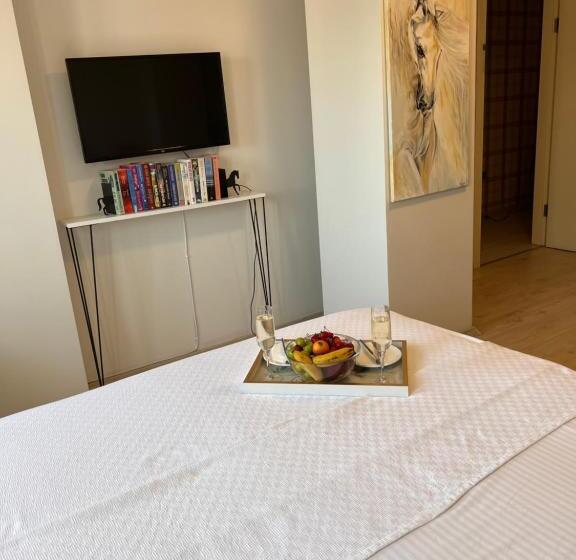 غرفة ديلوكس مطلّة علي البحر, B. Equine Range