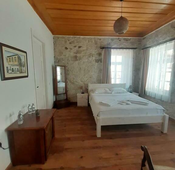 四人豪华间, Alacati Cadde Otel