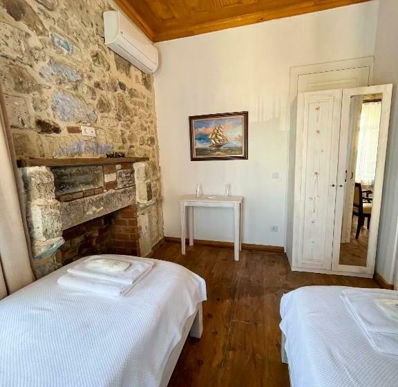 四人豪华间, Alacati Cadde Otel