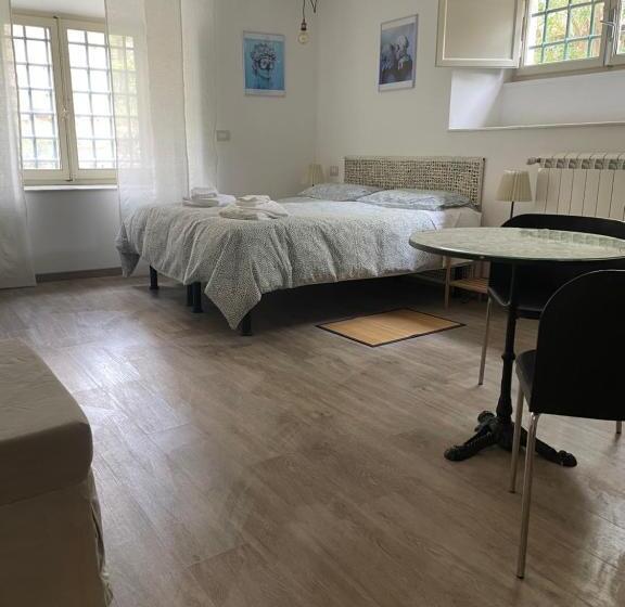 스탠다드 룸, 211 Underground